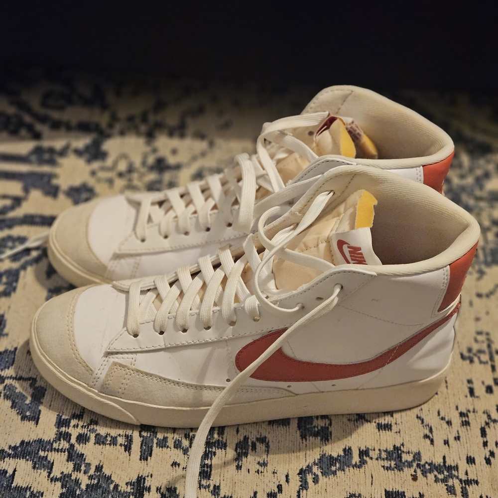 Nike White and Red High-Tops